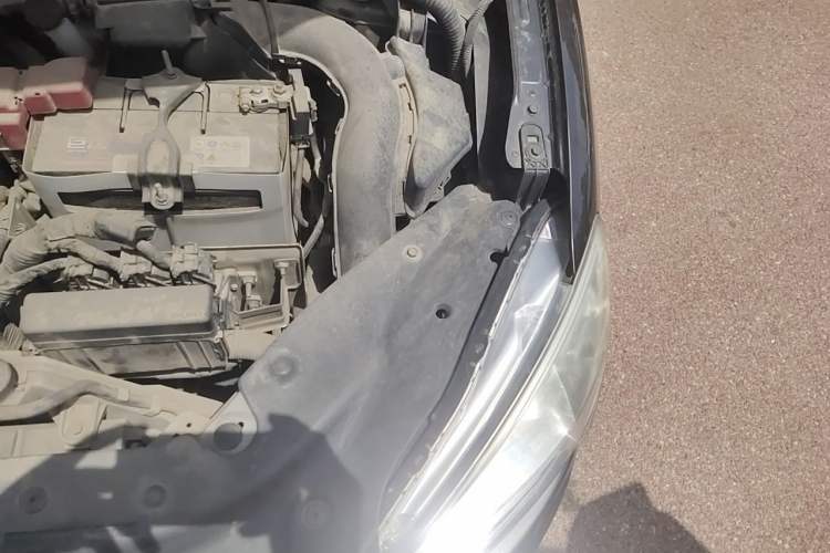 Used Nissan Sylphy 2012 1.6 XL Manual Luxury Edition Engine Bay Left