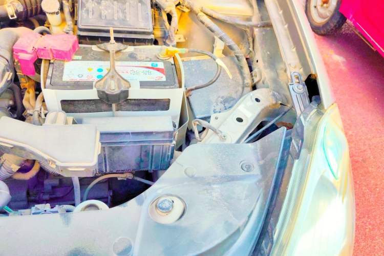 Used Nissan Sylphy 2012 Classic 1.6XE Manual Comfort Edition Engine Bay Left