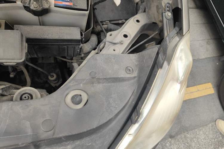Used Nissan Sylphy 2012 Classic 1.6XE Automatic Comfort Edition Engine Bay Left