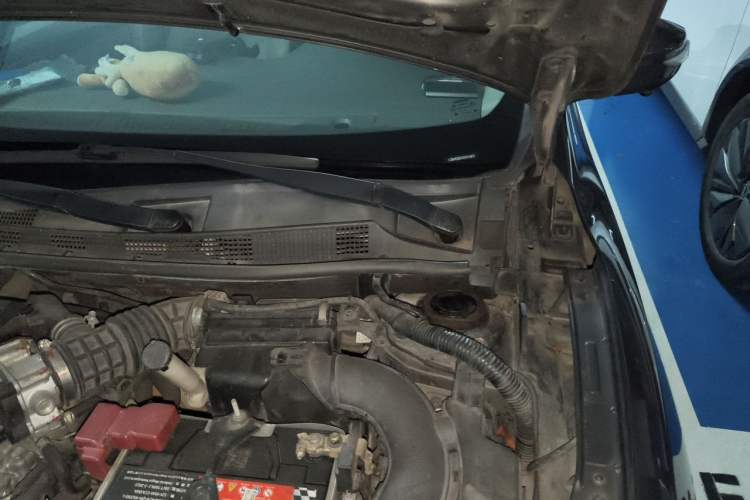 Used Nissan Sylphy 2012 1.8XL CVT Luxury Edition Engine Bay Left