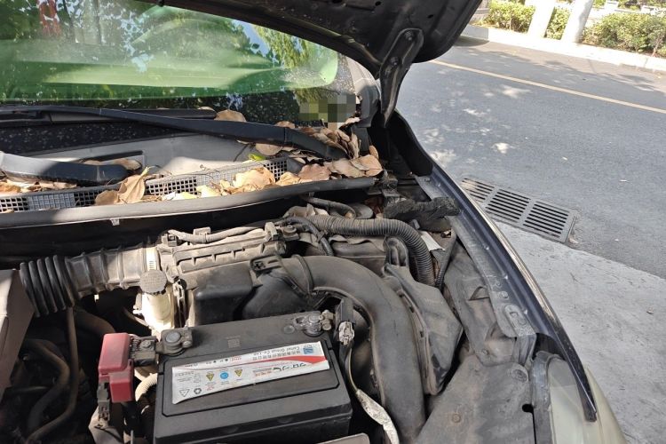 Used Nissan Sylphy 2012 1.6 XL Manual Luxury Edition Engine Bay Left