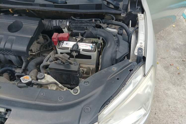 Used Nissan Sylphy 2012 1.6 XL CVT Luxury Edition Engine Bay Left