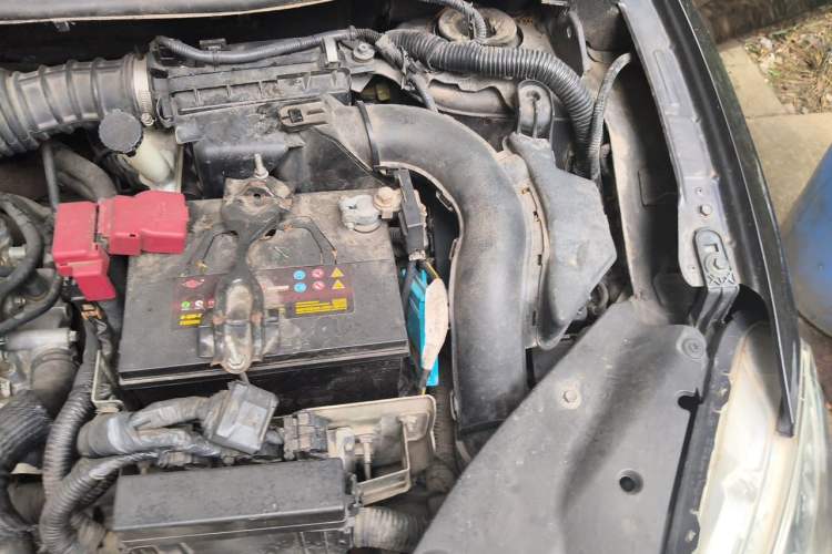 Used Nissan Sylphy 2012 1.6 XL Manual Luxury Edition Engine Bay Left