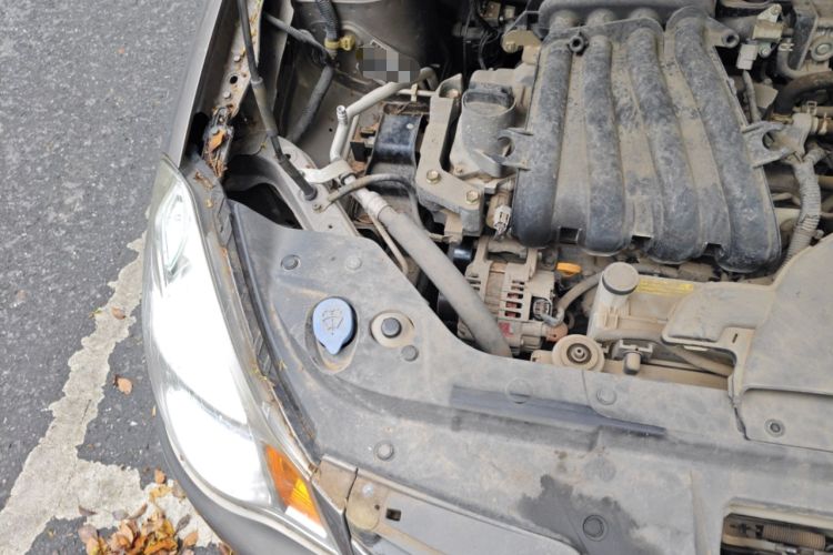 Used Nissan Sylphy 2012 Classic 1.6XE Manual Comfort Edition Engine Bay Right