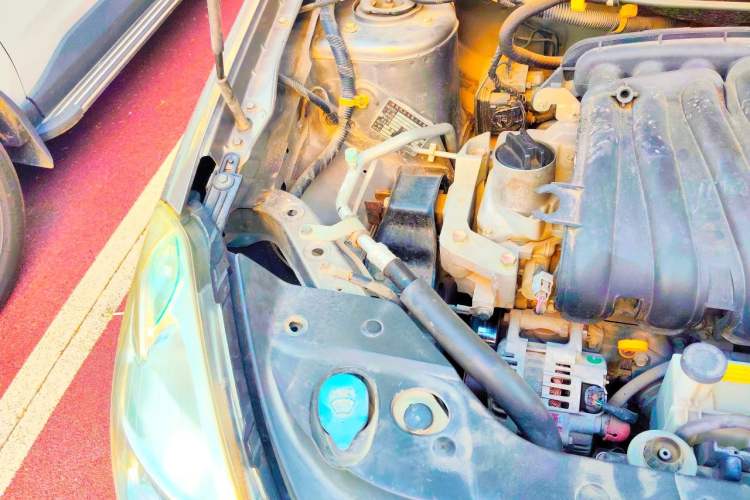 Used Nissan Sylphy 2012 Classic 1.6XE Manual Comfort Edition Engine Bay Right
