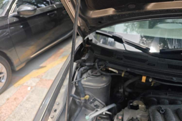 Used Nissan Sylphy 2012 Classic 1.6XE Automatic Comfort Edition Engine Bay Right