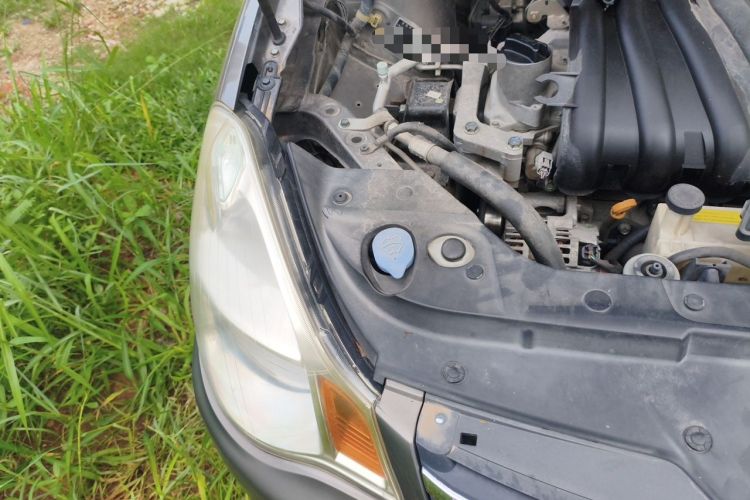 Used Nissan Sylphy 2012 Classic 1.6XE Manual Comfort Edition Engine Bay Right
