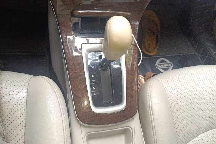 Used Nissan Sylphy 2012 1.6 XL CVT Luxury Edition Gear Lever