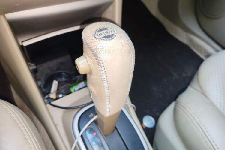 Used Nissan Sylphy 2012 Classic 1.6 XL Automatic Luxury Edition Gear Lever