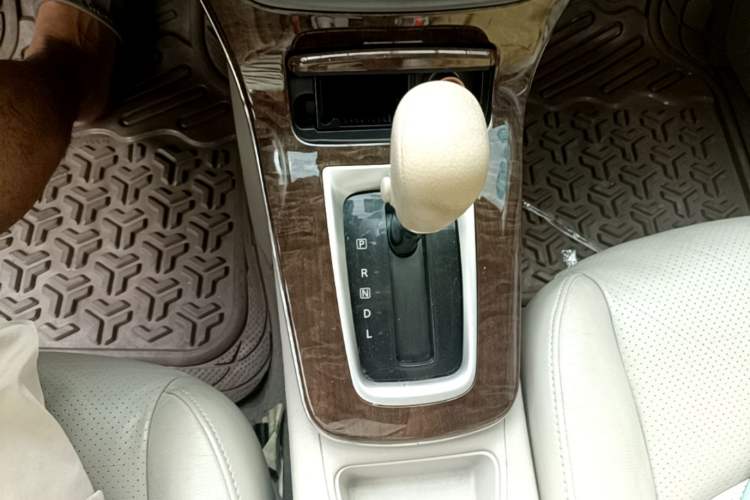 Used Nissan Sylphy 2012 1.6 XL CVT Luxury Edition Gear Lever