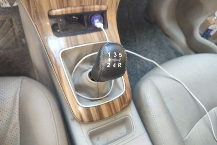 Used Nissan Sylphy 2012 1.6 XL Manual Luxury Edition Gear Lever