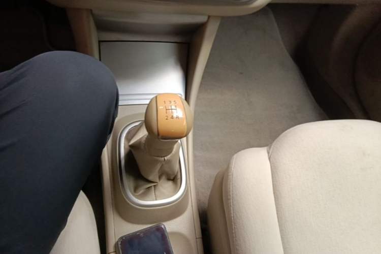 Used Nissan Sylphy 2012 Classic 1.6XE Manual Comfort Edition Gear Lever