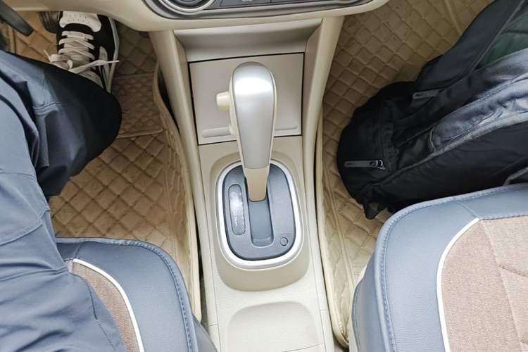 Used Nissan Sylphy 2012 Classic 1.6XE Automatic Comfort Edition Gear Lever