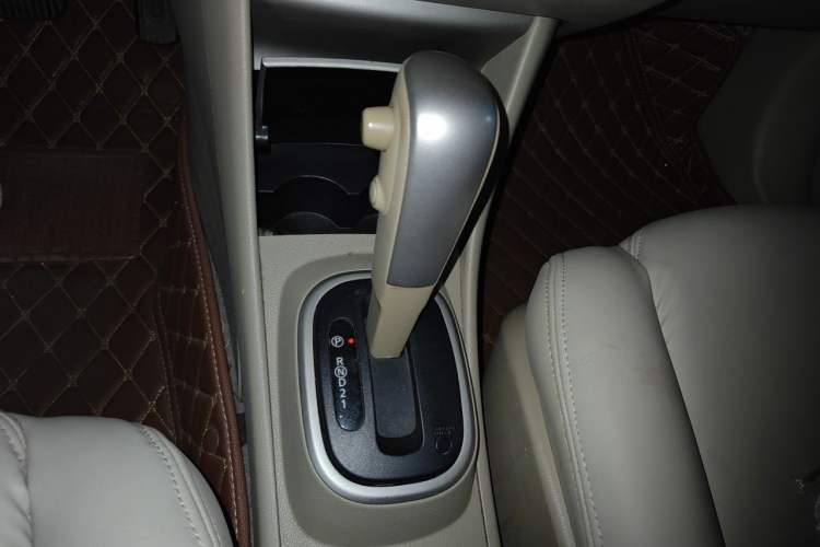 Used Nissan Sylphy 2012 Classic 1.6XE Automatic Comfort Edition Gear Lever