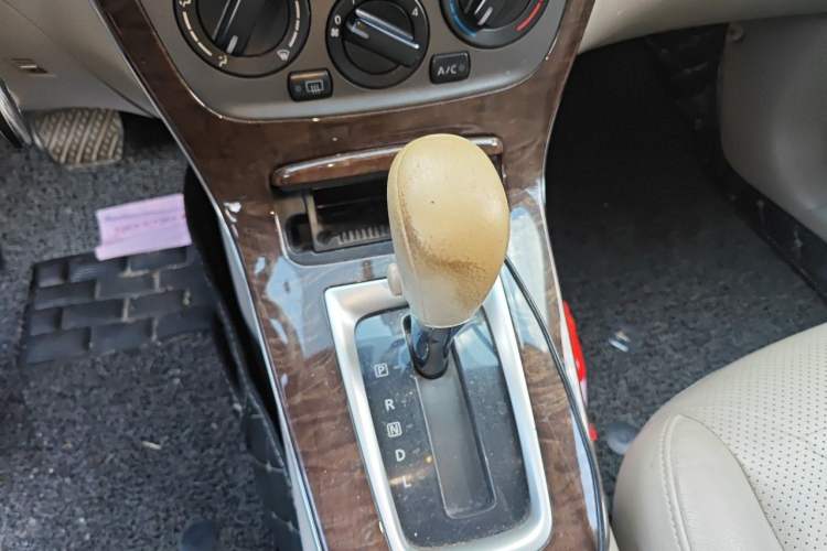 Used Nissan Sylphy 2012 1.6 XL CVT Luxury Edition Gear Lever