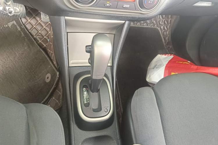 Used Nissan Sylphy 2012 Classic 1.6XE Automatic Comfort Edition Gear Lever