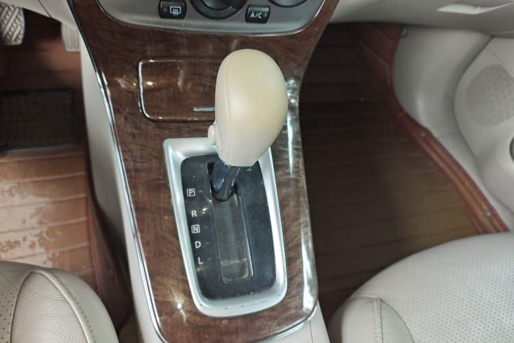 Used Nissan Sylphy 2012 1.6 XL CVT Luxury Edition Gear Lever