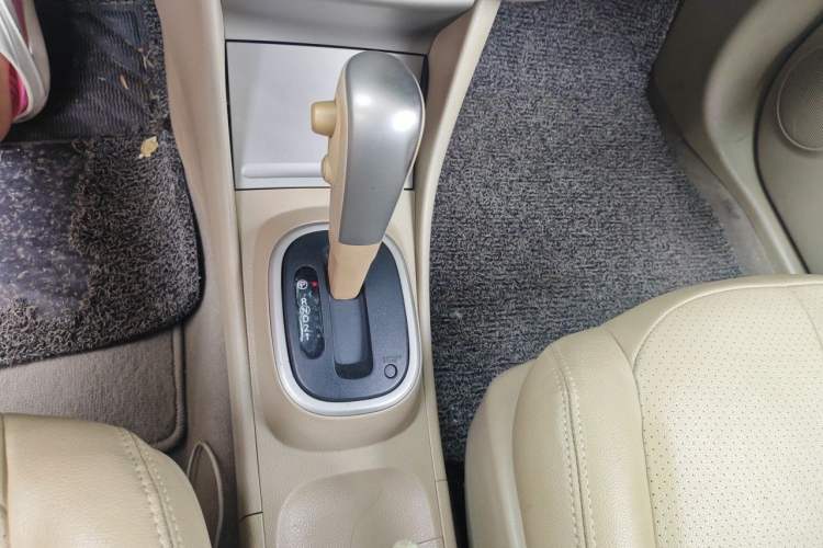 Used Nissan Sylphy 2012 Classic 1.6XE Automatic Comfort Edition Gear Lever