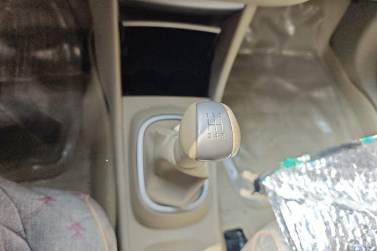 Used Nissan Sylphy 2012 Classic 1.6XE Manual Comfort Edition Gear Lever