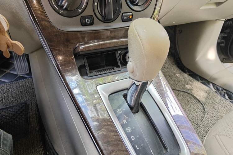Used Nissan Sylphy 2012 1.6 XL CVT Luxury Edition Gear Lever