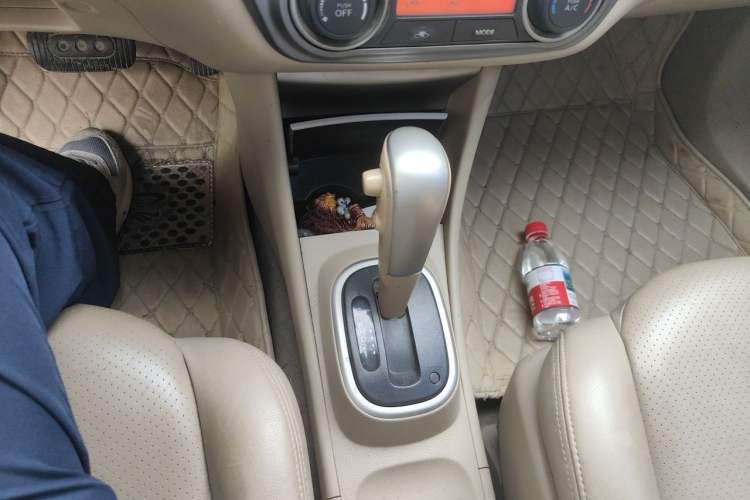 Used Nissan Sylphy 2012 Classic 1.6 XL Automatic Luxury Edition Gear Lever