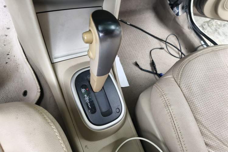 Used Nissan Sylphy 2012 Classic 1.6XE Automatic Comfort Edition Gear Lever