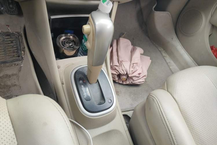 Used Nissan Sylphy 2012 Classic 1.6XE Automatic Comfort Edition Gear Lever