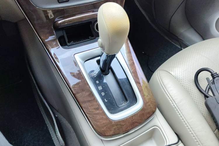 Used Nissan Sylphy 2012 1.6 XL CVT Luxury Edition Gear Lever