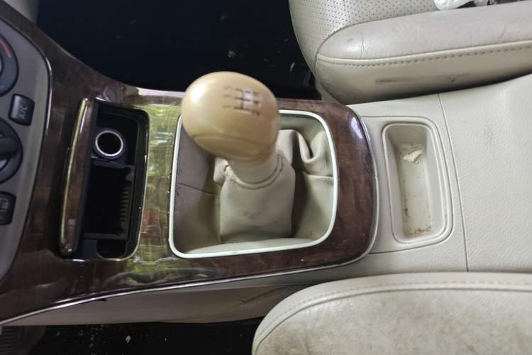 Used Nissan Sylphy 2012 1.6 XL Manual Luxury Edition Gear Lever