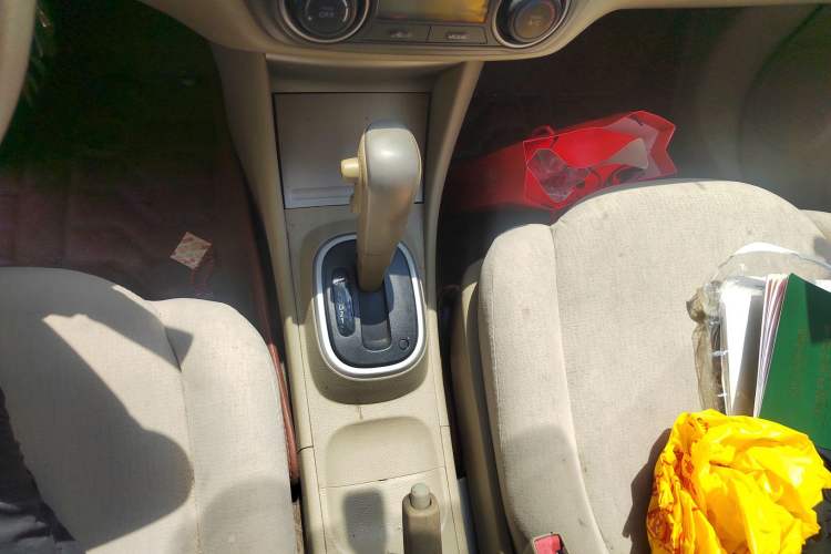 Used Nissan Sylphy 2012 Classic 1.6XE Automatic Comfort Edition Gear Lever