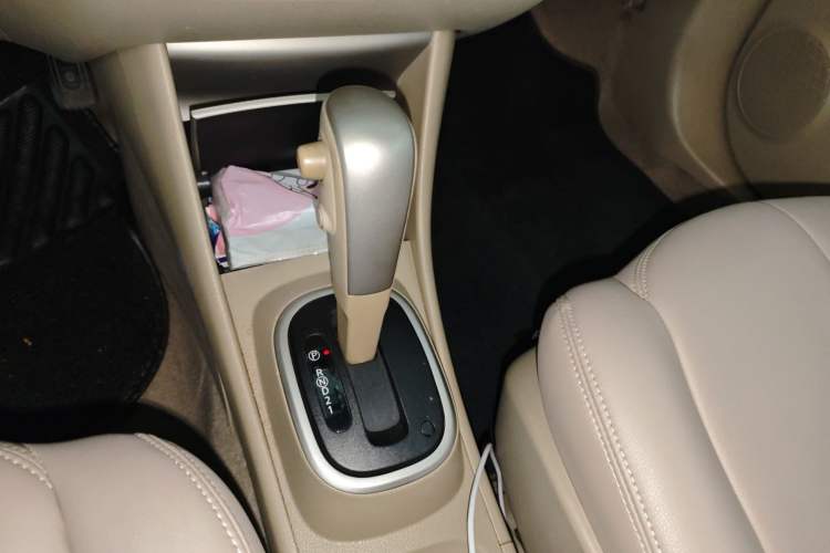 Used Nissan Sylphy 2012 Classic 1.6XE Automatic Comfort Edition Gear Lever