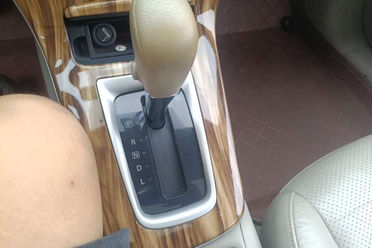 Used Nissan Sylphy 2012 1.6 XL CVT Luxury Edition Gear Lever