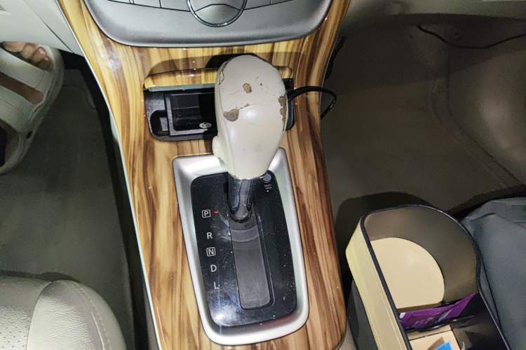 Used Nissan Sylphy 2012 1.8XL CVT Luxury Edition Gear Lever