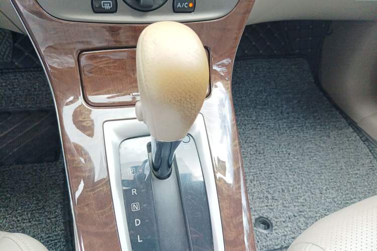 Used Nissan Sylphy 2012 1.6 XL CVT Luxury Edition Gear Lever