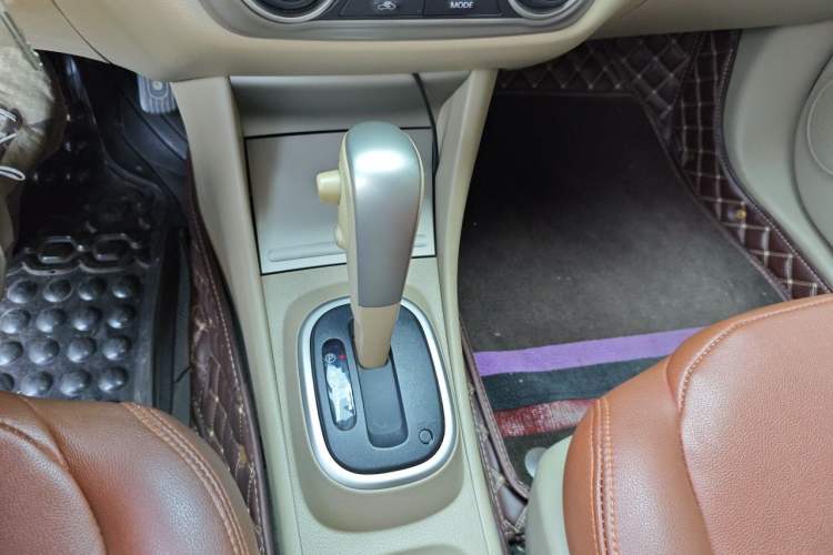 Used Nissan Sylphy 2012 Classic 1.6XE Automatic Comfort Edition Gear Lever