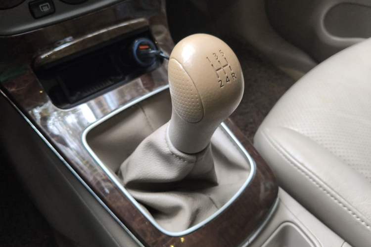 Used Nissan Sylphy 2012 1.6 XL Manual Luxury Edition Gear Lever