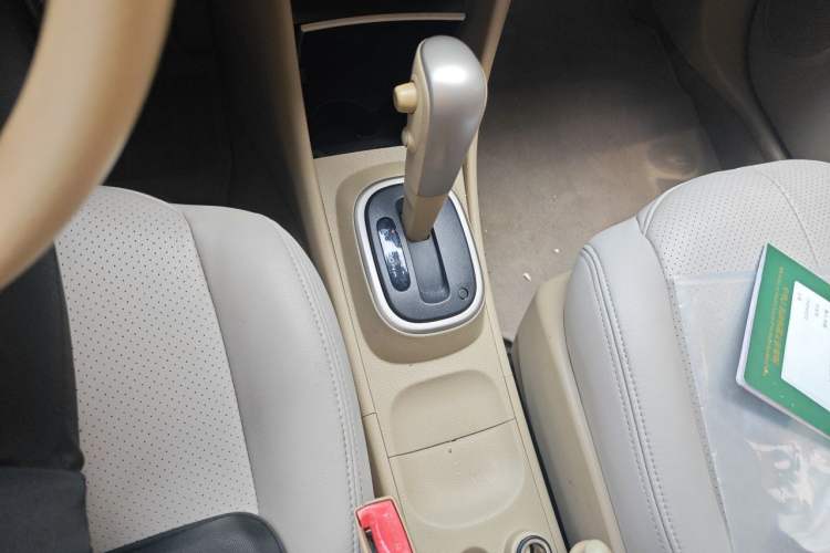Used Nissan Sylphy 2012 Classic 1.6XE Automatic Comfort Edition Gear Lever