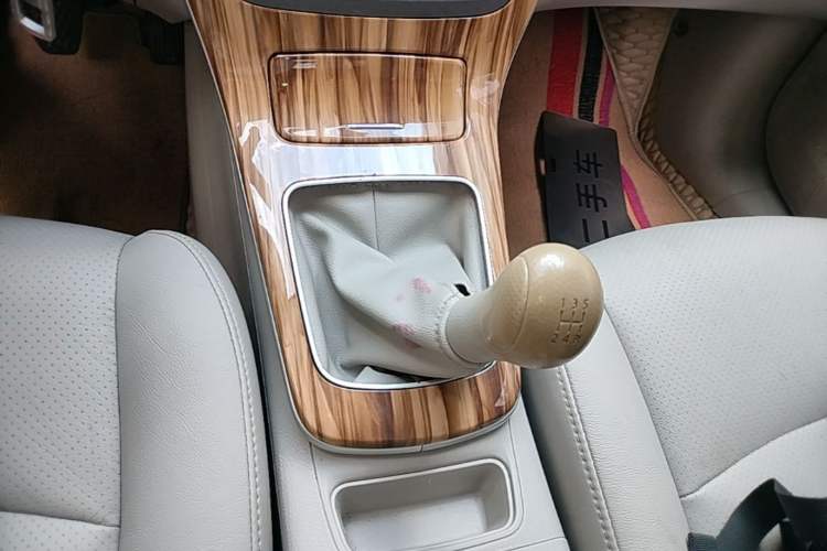 Used Nissan Sylphy 2012 1.6 XL Manual Luxury Edition Gear Lever