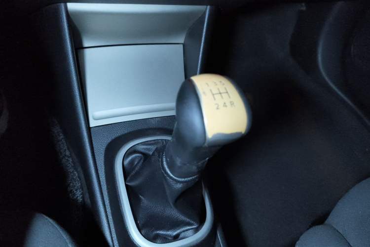 Used Nissan Sylphy 2012 Classic 1.6XE Manual Comfort Edition Gear Lever
