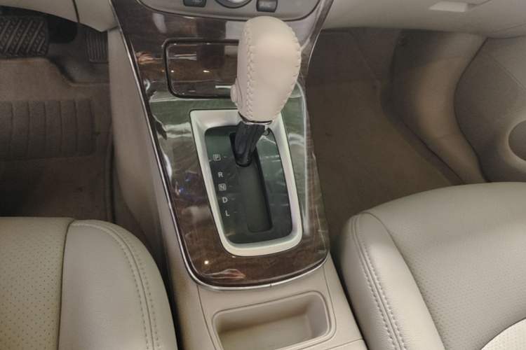 Used Nissan Sylphy 2012 1.6 XL CVT Luxury Edition Gear Lever