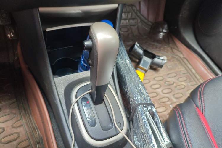 Used Nissan Sylphy 2012 Classic 1.6XE Automatic Comfort Edition Gear Lever