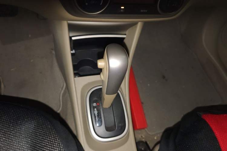 Used Nissan Sylphy 2012 Classic 1.6XE Automatic Comfort Edition Gear Lever