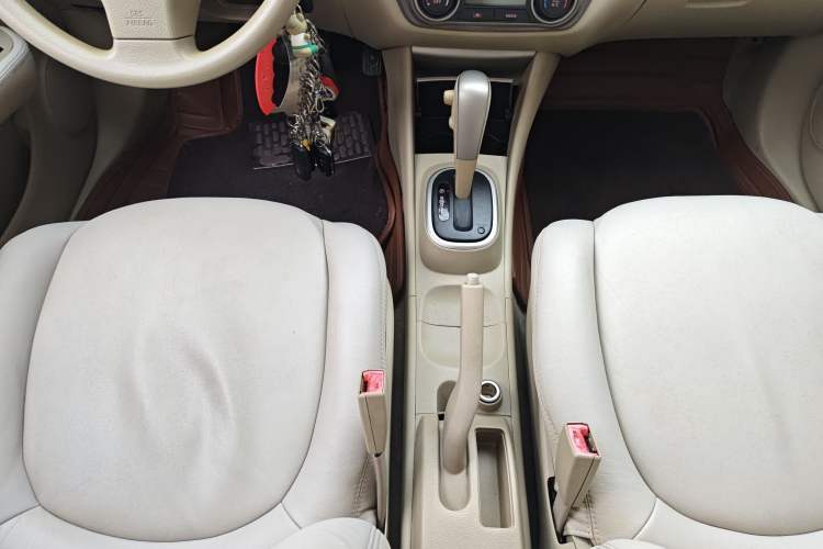 Used Nissan Sylphy 2012 Classic 1.6XE Automatic Comfort Edition Gear Lever