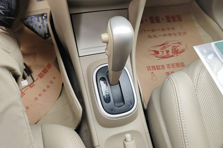Used Nissan Sylphy 2012 Classic 1.6XE Automatic Comfort Edition Gear Lever
