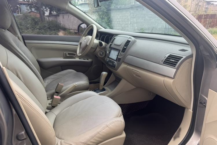 Used Nissan Sylphy 2012 Classic 1.6XE Automatic Comfort Edition Interior 2