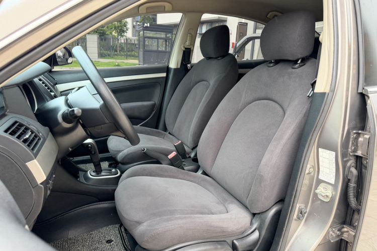 Used Nissan Sylphy 2012 Classic 1.6XE Automatic Comfort Edition Interior 2