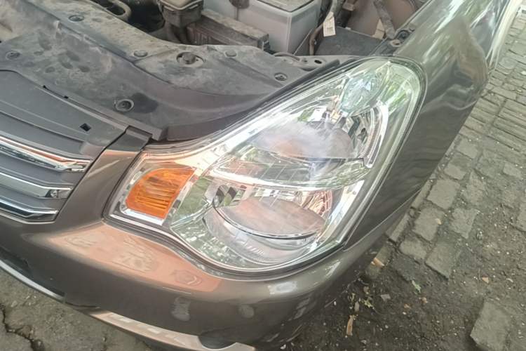 Used Nissan Sylphy 2012 Classic 1.6XE Automatic Comfort Edition Left Front Headlight
