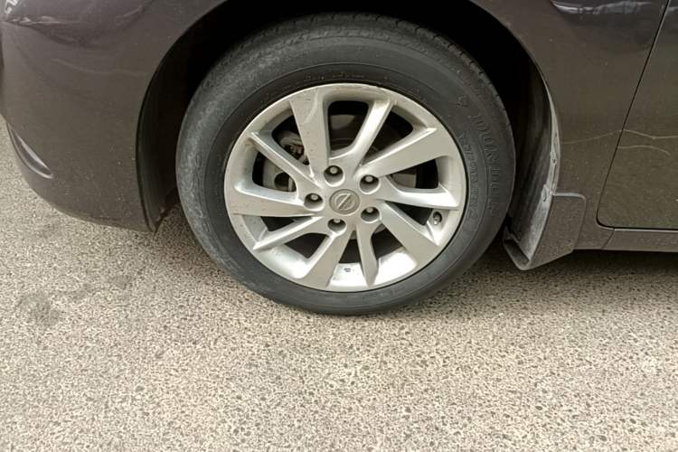 Used Nissan Sylphy 2012 1.6 XL CVT Luxury Edition Left Front Wheel Hub