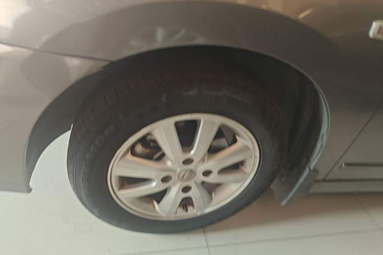 Used Nissan Sylphy 2012 Classic 1.6XE Automatic Comfort Edition Left Front Wheel Hub