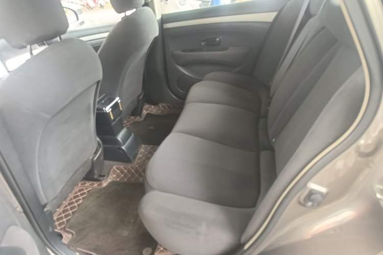 Used Nissan Sylphy 2012 Classic 1.6XE Automatic Comfort Edition Left Rear Seat